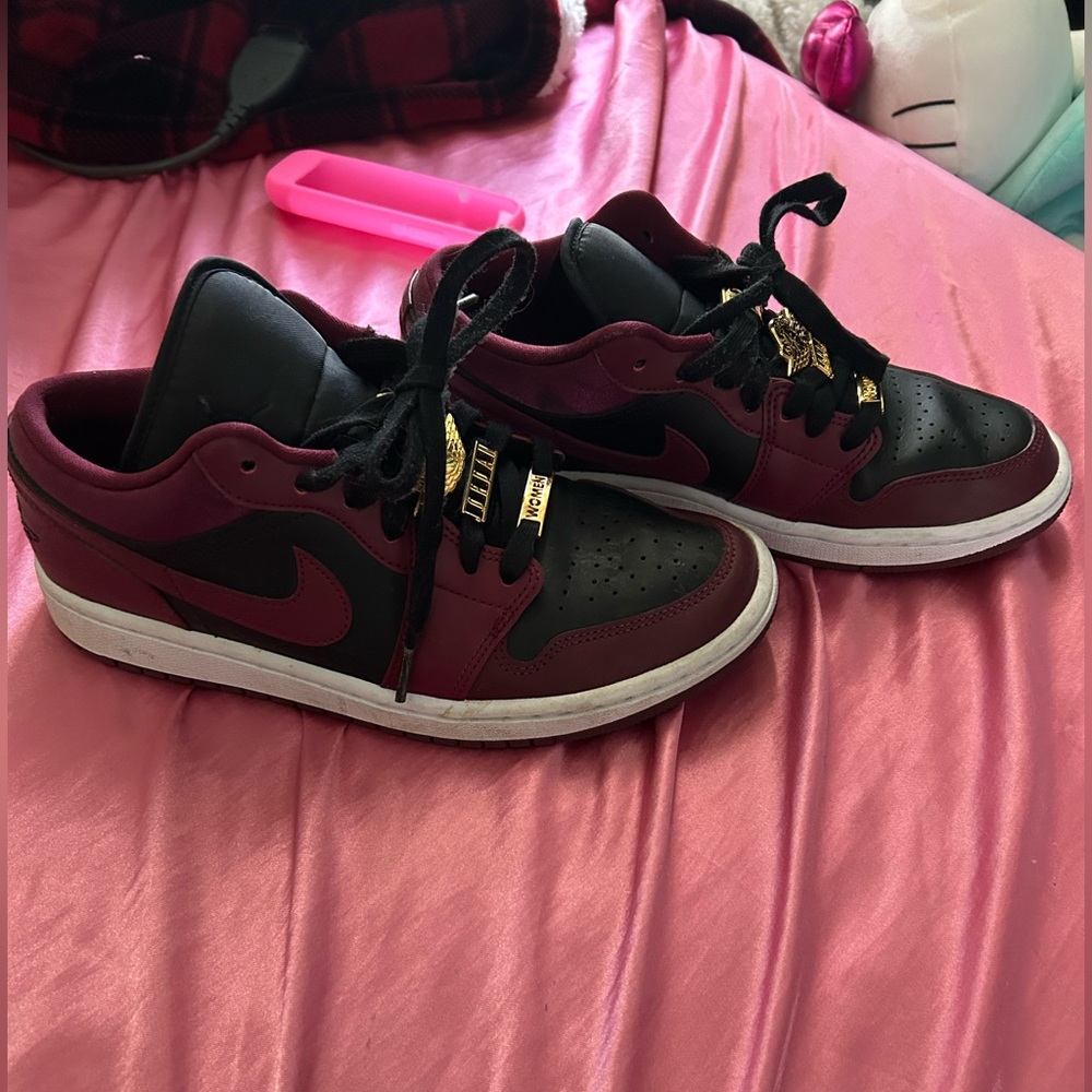 jordan 1 low women size 8.5